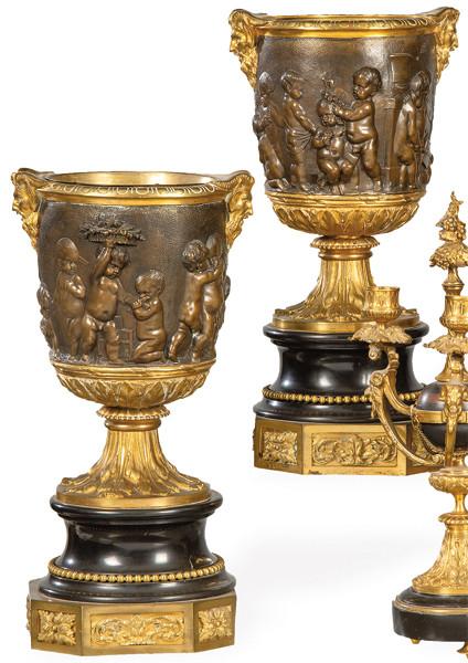 Pareja de copas de bronce dorado y bronce patinado, Francia S.  XIX.