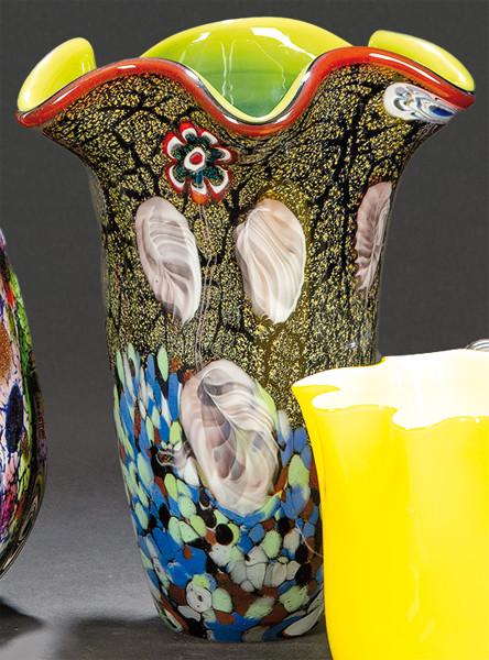  Jarrón de cristal de Murano con boca rizada e interior verde.