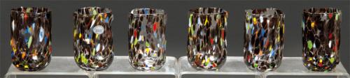 Juego de seis vasos de cristal de Murano transparentes con mancas de colores.