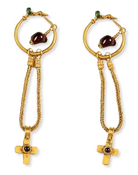 Pareja de pendientes bizantinos en oro, granate y esmeralda h. 400-500 d.C