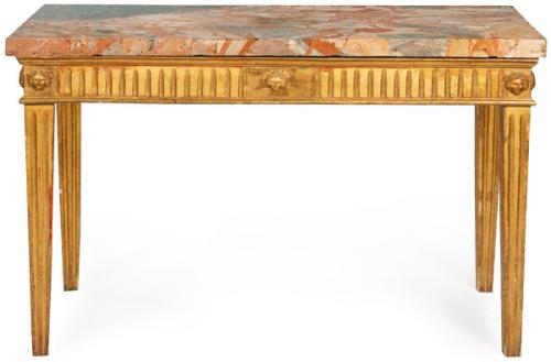 Mesa Neoclásica con gruesa tapa rectangular de mármol sobre estructura en madera tallada y dorada, sobre patas en estípite acanaladas. Italia, finales S. XVIII