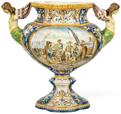  Jarrón de cerámica Majolica firmado en la base