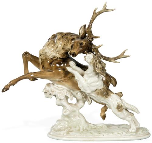 Figura en porcelana de Hutschenreuther Kunstabteilung representando una escena cinegética. Alemania, S. XX.