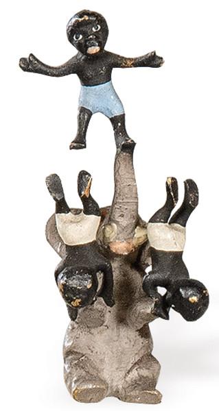 "Elefante y Niños Equilibristas" pequeño grupo en bronce policromado, Viena h. 1900.