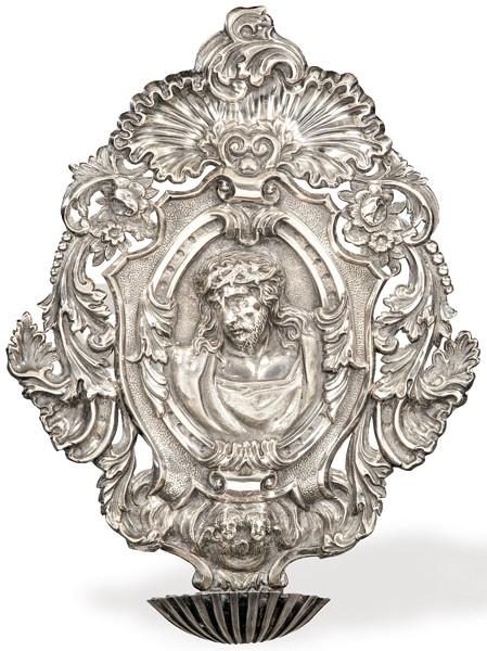 Benditera de plata punzonada Ley 900 de Vachier con Ecce Homo en relieve.