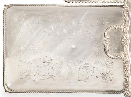  Bandeja rectangular con balaustrada de plata española punzonada 1ª Ley de Pasgorcy.