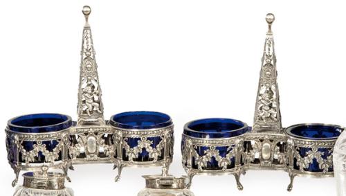 Pareja de especieros de mesa de estilo Luís XVI en plata francesa punzonada de Victor Boivin y fiils ff. S. XIX.