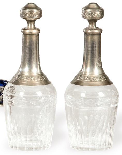 Pareja de garrafas de cristal tallado y plata francesa punzonada Ley 950 pp. S. XX.