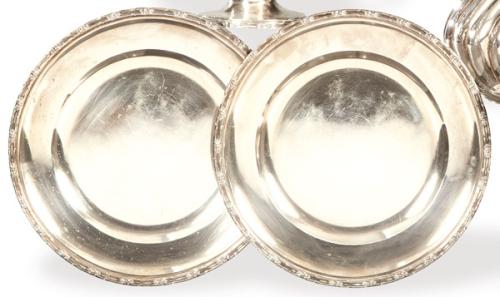 Pareja de platos de plata española punzonada 916 de Espuñes pp. S. XX.