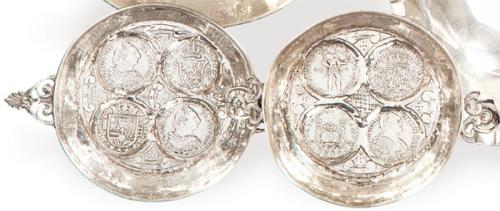 Pareja de bernegales de plata española punzonada de López.