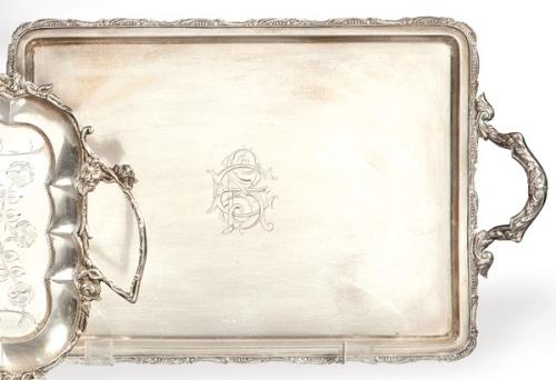 Bandeja rectangular con dos asas de plata española punzonada Ley 916 de Bacariza.