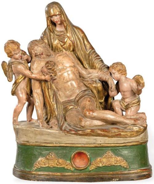  Piedad en barro policromado