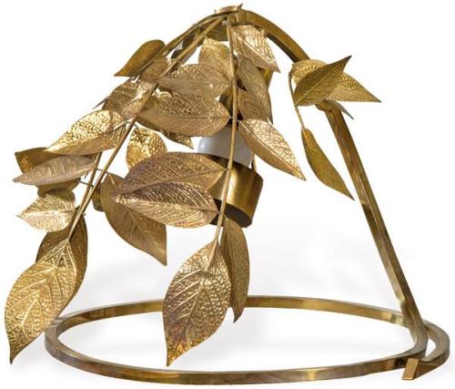  Lámpara de sobremesa estilo Hollywood Regency, con estructura metálica rematada en ramas y hojas troqueladas de latón dorado. Años 70