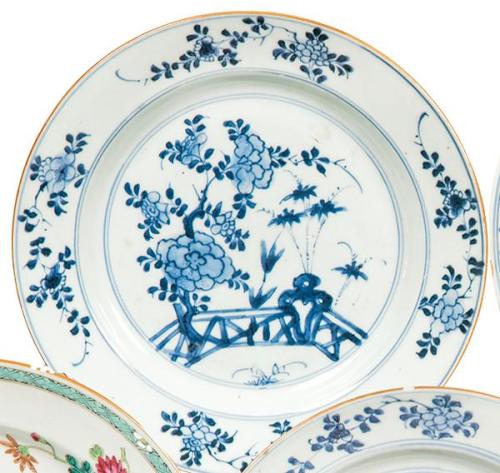  Plato de porcelana de Compañía de Indias azul y blanco, Dinastía Qing, épòca de Qianlong (1736-95)