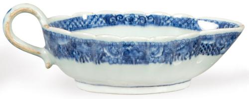  Salsera de porcelana de Compañía de Indias, azul y blanco, Dinastía Qing, época de Qianlong (1736-95)