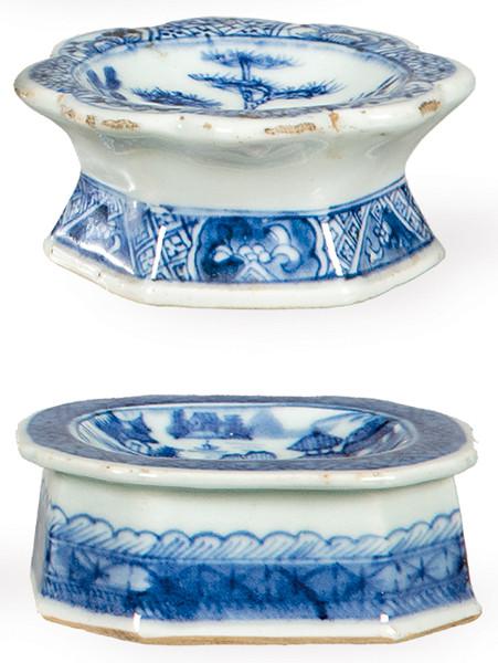 Dos especieros de mesa de porcelana de Compañía de Indias, azul y blanco, Dinastía Qing (1736-95)
