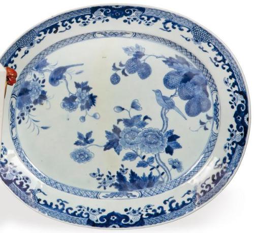  Bandeja oval de porcelana de Compañía de Indias azul y blanco, Dinastía Qing época de Qianlong (1736-95)