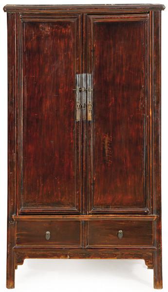 Armario chino en olmo lacado S. XX.