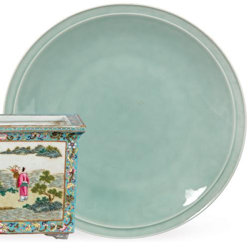  Gran plato de porcelana china con vidriado Qingbai ff. S. XIX.