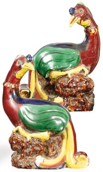  Pareja de faisanes de porcelana china policromada S. XX.