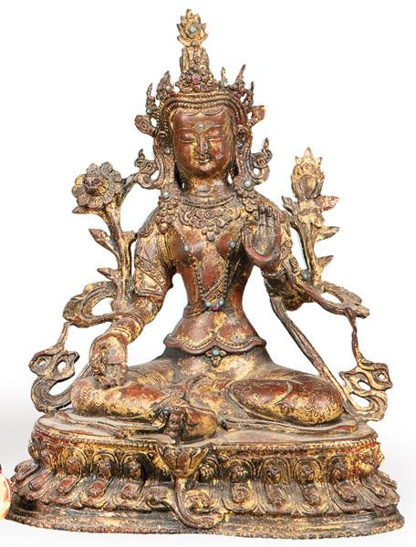 Tara Sentada en bronce con restos de dorado y pequeñas turquesas, Tibet S. XIX