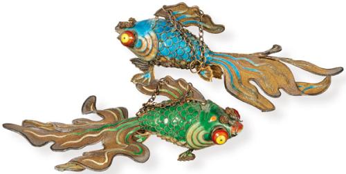 Pareja de carpas chinas de plata y esmalte cloisonné mediados S. XX.