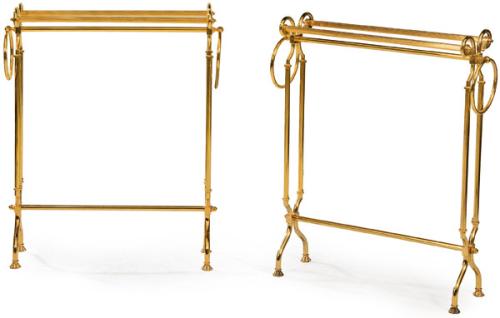 Pareja de toalleros de latón trabajado mediante técnicas de conformado tubular