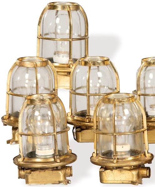 Cinco faroles de bronce y cristal de la fragata Pinzón