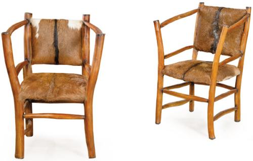  Conjunto de dos sillas con estructura en madera maciza, asiento y respaldo tapizados en piel de potro natural curtida, ensamblajes tradicionales a caja y espiga.