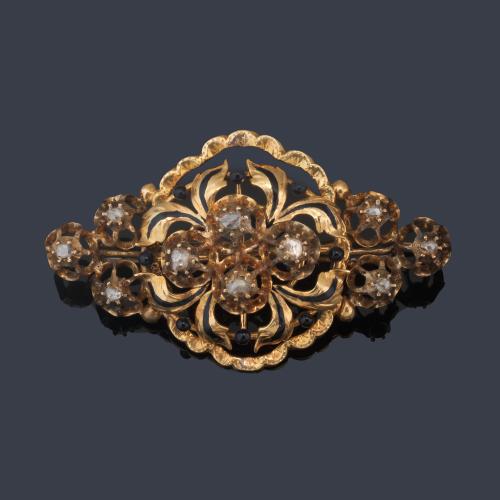 Broche Isabelino con diamantes talla rosa y esmalte en montura de oro amarillo de 18K. S. XIX.