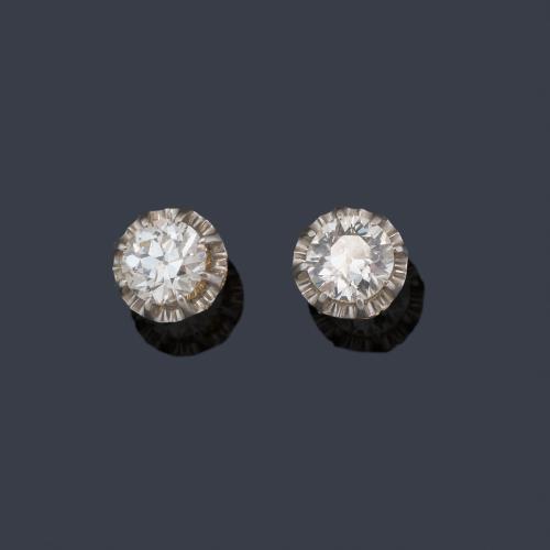 Dormilonas con pareja de diamantes talla antigua de aprox. 2,00 ct en total.