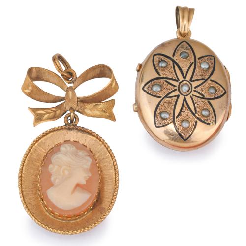 Lote de camafeo y portaretratos decorado con esmalte en color negro y realizado en montura de oro amarillo de 18K. Ppios S. XX.