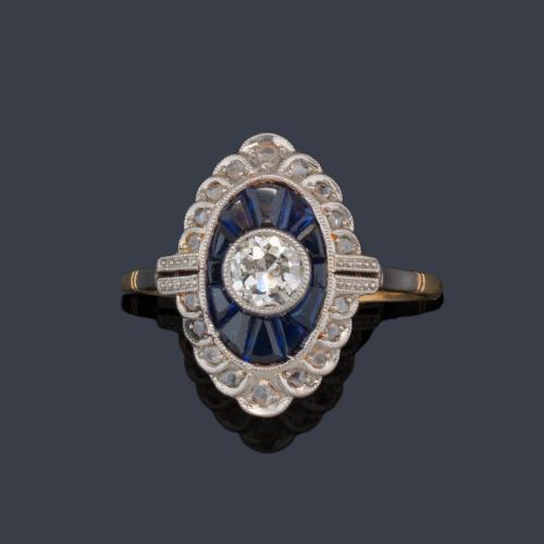 Anillo lanzadera con diamante talla antigua de aprox. 0,30 ct con orla de zafiros calibrados. Años '30.