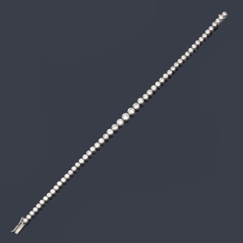Pulsera rivière con brillantes de aprox. 5,50 ct en total.