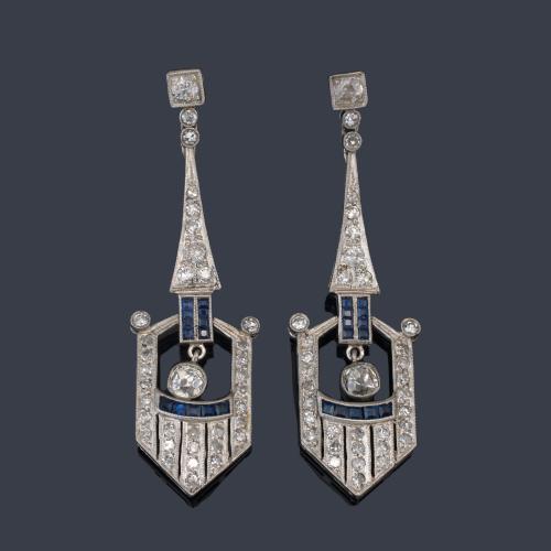  Pendientes largos estilo 'art decó' con brillantes de aprox. 2,20 ct en total y zafiros calibrados.