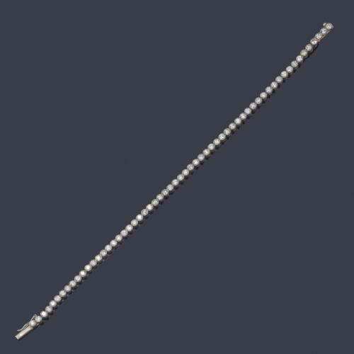  Pulsera rivière con brillantes de aprox. 3,50 ct en total.