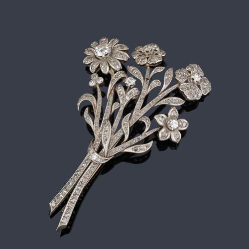 Broche con bouquet floral con diamantes talla antigua y rosa de aprox. 1,45 ct en total.
