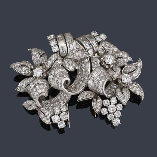 Broche doble - clip con diamantes talla brillante, carré y sencilla de aprox. 8,96 ct en total. Años '60.