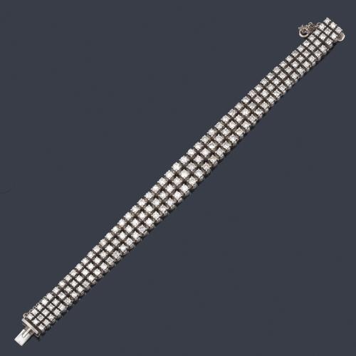 Pulsera triple rivière con brillantes de aprox. 10,94 ct en total.