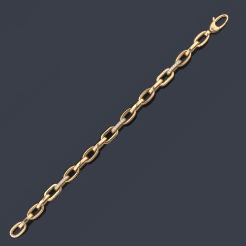 Pulsera con eslabones ovalados con detalles de brillantes de 1,24 ct en total.