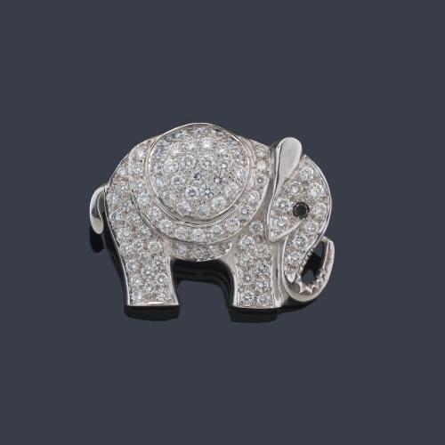 Broche con diseño de elefante en pavé de brillantes de aprox.  2,68 ct en total.