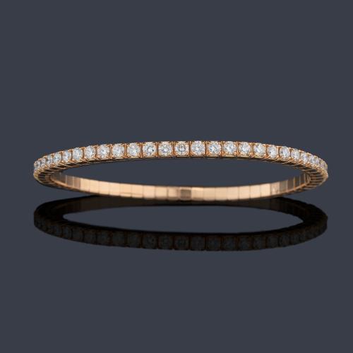 Pulsera rivière elástica con brillantes de aprox. 4,80 ct en total.