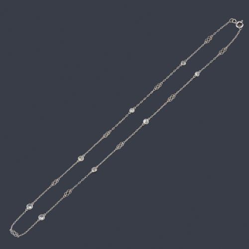 Cadena con brillantes de aprox. 0,70 ct engastados en chatón.