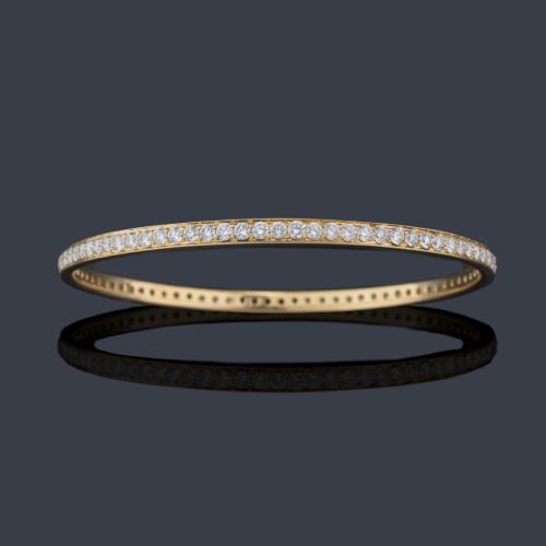 Pulsera rígida con banda de brillantes de aprox. 5,00 ct en total.