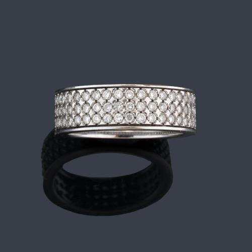  Alianza completa con tres bandas de brillantes de aprox. 2,40 ct en total.