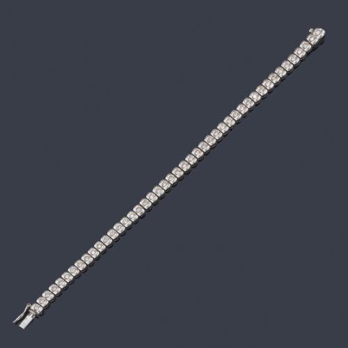  Pulsera rivière con brillantes de aprox. 1,80 ct en total realizado en montura de oro blanco de 18K.