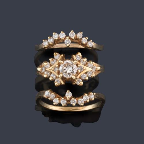  Anillo desmontable en tres anillos con brillantes de aprox. 1,53 ct en total.