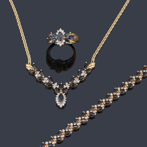  Conjunto de collar, pulsera, y anillo con zafiros talla marquís de aprox. 7,80 ct en total y brillantes de aprox. 2,90 ct en total.