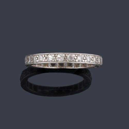 Alianza completa con diamantes talla 8/8 en montura de platino. Años '50.