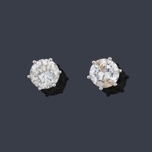 Dormilonas con pareja de brillantes de aprox. 1,17 ct y 1,23 ct respectivamente.
